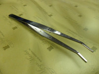 Пинцет загнутый (ребристый) TWE6